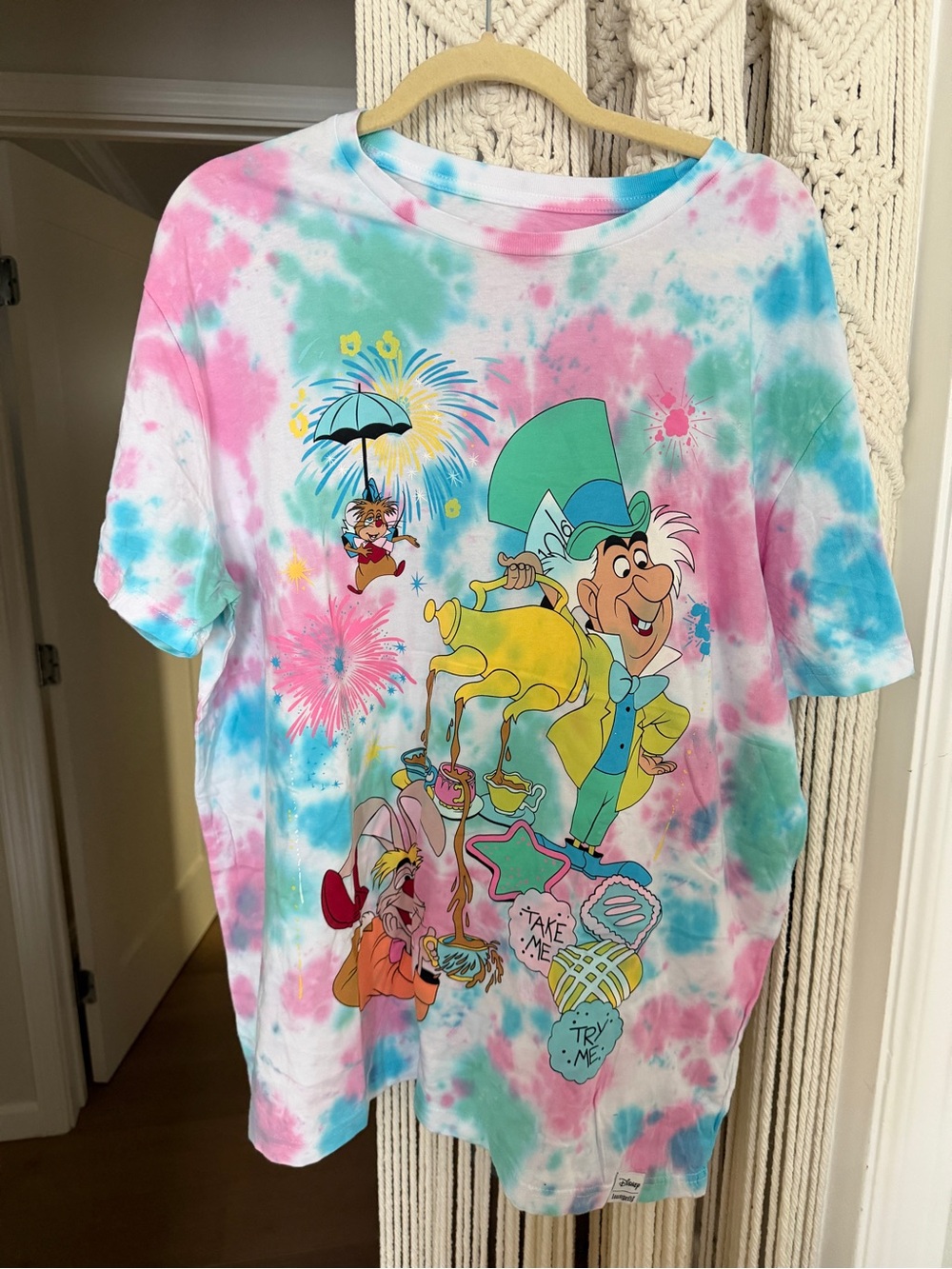 NWOT LOUNGEFLY DISNEY ALICE IN WONDERLAND TIE DYE T SIZE XL HAPPY UNBIRTHDAY
